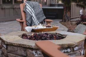 Klamath by Avantstay Gorgeous Mountain Home w Fire Pit Spa Lake Views