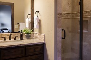 Klamath by Avantstay Gorgeous Mountain Home w Fire Pit Spa Lake Views