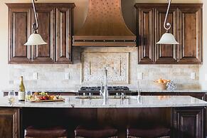 Klamath by Avantstay Gorgeous Mountain Home w Fire Pit Spa Lake Views