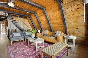 Horizon by Avantstay Stunning A-frame Cabin w Hot Tub Billiards Lake V