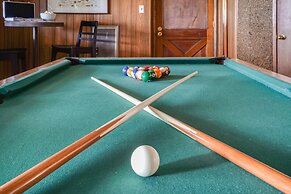 Horizon by Avantstay Stunning A-frame Cabin w Hot Tub Billiards Lake V