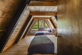 Horizon by Avantstay Stunning A-frame Cabin w Hot Tub Billiards Lake V