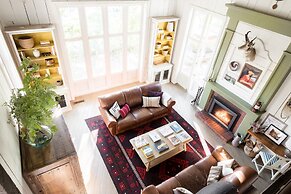 Everett by Avantstay 5mins to Palisades Tahoe w HOT TUB