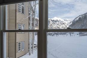 Etta Place 1 by Avantstay Ski In Ski Out Unit w Views of the Slopes