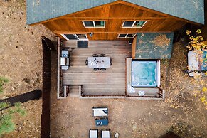 Jumper By Avantstay Serene Stylish Cabin w Hot Tub