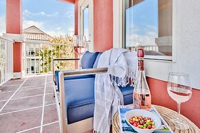 Coral By Avantstay Gorgeous Three Story Home w Two Balconies