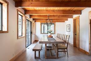 Timberline by Avantstay Stunning Chalet Cabin w Hot Tub Pool Table Hom