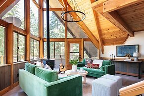 Timberline by Avantstay Stunning Chalet Cabin w Hot Tub Pool Table Hom