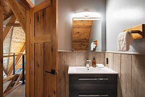 Timberline by Avantstay Stunning Chalet Cabin w Hot Tub Pool Table Hom