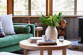 Timberline by Avantstay Stunning Chalet Cabin w Hot Tub Pool Table Hom