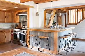 Timberline by Avantstay Stunning Chalet Cabin w Hot Tub Pool Table Hom