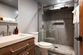 Timberline by Avantstay Stunning Chalet Cabin w Hot Tub Pool Table Hom