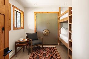 Timberline by Avantstay Stunning Chalet Cabin w Hot Tub Pool Table Hom