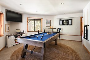 Timberline by Avantstay Stunning Chalet Cabin w Hot Tub Pool Table Hom