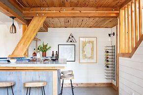 Timberline by Avantstay Stunning Chalet Cabin w Hot Tub Pool Table Hom