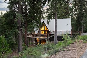 Timberline by Avantstay Stunning Chalet Cabin w Hot Tub Pool Table Hom