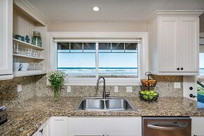 Blue Starfish by Avantstay Ocean Views Direct Cannon Beach Access