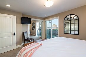 Blue Starfish by Avantstay Ocean Views Direct Cannon Beach Access
