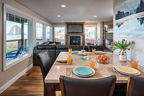 Blue Starfish by Avantstay Ocean Views Direct Cannon Beach Access