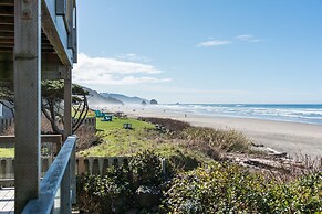 Blue Starfish by Avantstay Ocean Views Direct Cannon Beach Access