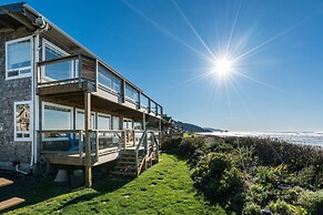 Blue Starfish by Avantstay Ocean Views Direct Cannon Beach Access