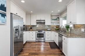 Blue Starfish by Avantstay Ocean Views Direct Cannon Beach Access