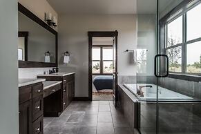 Clint by Avantstay Located Within The Brasada Ranch Community Golf Cou