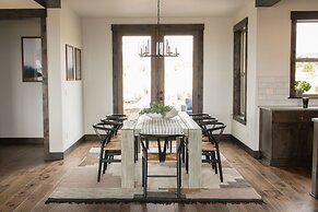 Clint by Avantstay Located Within The Brasada Ranch Community Golf Cou