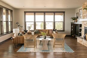 Clint by Avantstay Located Within The Brasada Ranch Community Golf Cou