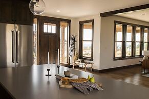 Clint by Avantstay Located Within The Brasada Ranch Community Golf Cou