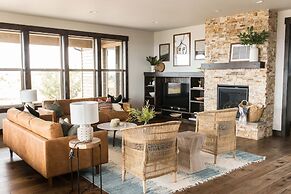 Clint by Avantstay Located Within The Brasada Ranch Community Golf Cou