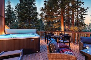 Wolfe by Avantstay 5mins Northstar w Hot Tub Fireplace 2 Private Decks