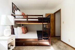 Wolfe by Avantstay 5mins Northstar w Hot Tub Fireplace 2 Private Decks