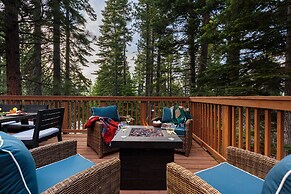 Wolfe by Avantstay 5mins Northstar w Hot Tub Fireplace 2 Private Decks