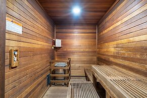 Wolfe by Avantstay 5mins Northstar w Hot Tub Fireplace 2 Private Decks