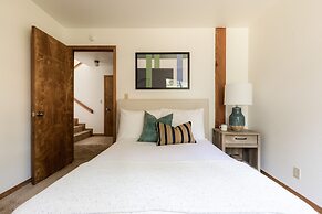 Wolfe by Avantstay 5mins Northstar w Hot Tub Fireplace 2 Private Decks