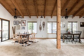 Wolfe by Avantstay 5mins Northstar w Hot Tub Fireplace 2 Private Decks