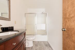 Wolfe by Avantstay 5mins Northstar w Hot Tub Fireplace 2 Private Decks