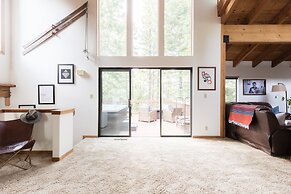 Wolfe by Avantstay 5mins Northstar w Hot Tub Fireplace 2 Private Decks