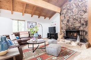 Wolfe by Avantstay 5mins Northstar w Hot Tub Fireplace 2 Private Decks