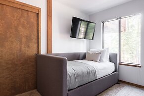 Wolfe by Avantstay 5mins Northstar w Hot Tub Fireplace 2 Private Decks