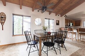 Wolfe by Avantstay 5mins Northstar w Hot Tub Fireplace 2 Private Decks