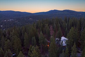 Wolfe by Avantstay 5mins Northstar w Hot Tub Fireplace 2 Private Decks