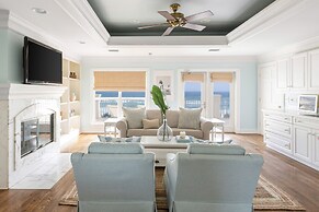 Promenade by Avantstay Beach Front Mansion w Breathtaking Views Pool