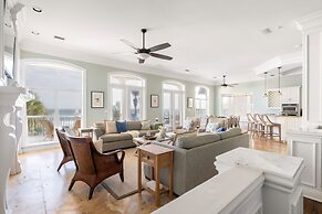 Promenade by Avantstay Beach Front Mansion w Breathtaking Views Pool