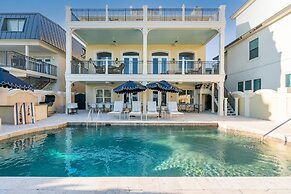 Promenade by Avantstay Beach Front Mansion w Breathtaking Views Pool
