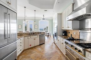 Promenade by Avantstay Beach Front Mansion w Breathtaking Views Pool