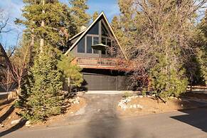 Oak and Luna by Avantstay Beautiful Big Bear Home w Hot Tub Home Theat