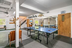 Oak and Luna by Avantstay Beautiful Big Bear Home w Hot Tub Home Theat