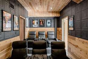 Oak and Luna by Avantstay Beautiful Big Bear Home w Hot Tub Home Theat